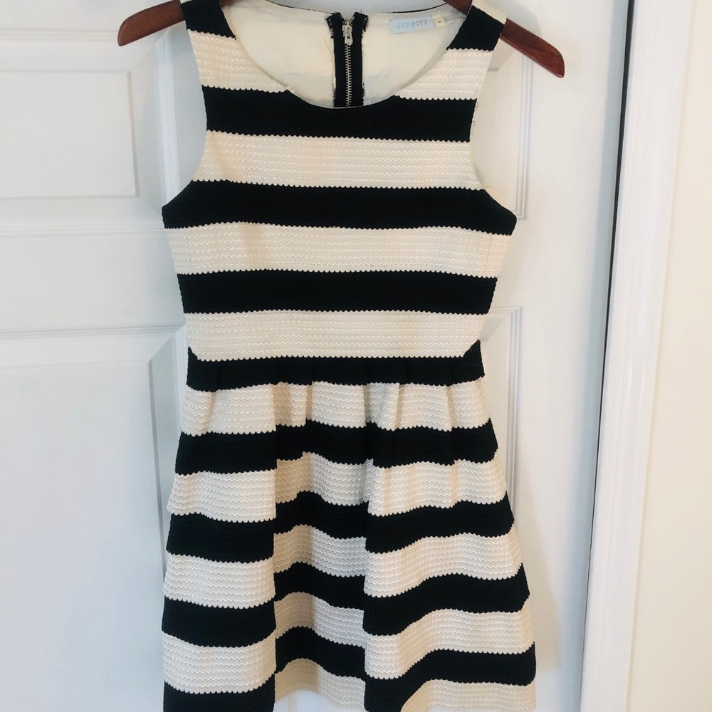 Jun&Ivy Ivory and black dress
